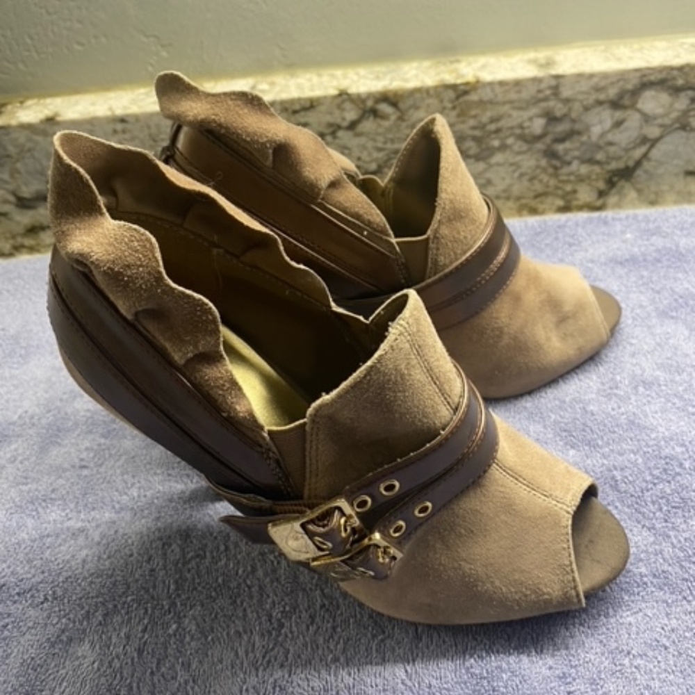 Open Toe Heels - Picture 2 of 9
